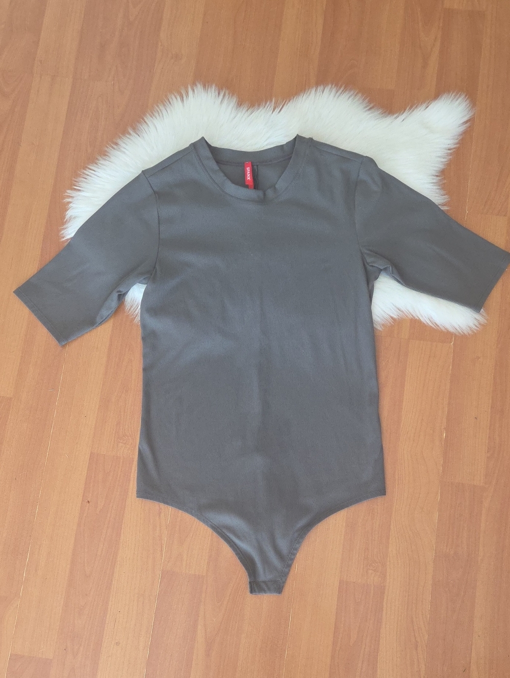 SPANX Womens Short-Sleeve One-Piece Bodysuit in Gray Medium